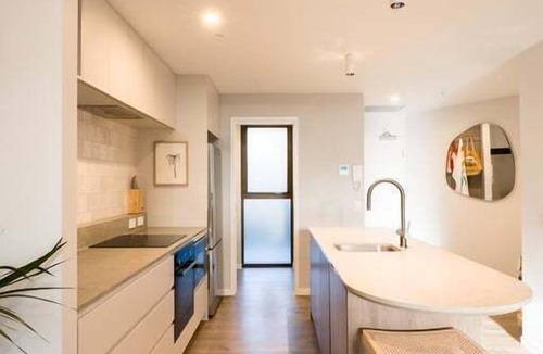 Byron Bay Apartment | Byron Vibes - Luxury Couples Apartment in Jonson Lane, Byron Bay + Rooftop Pool