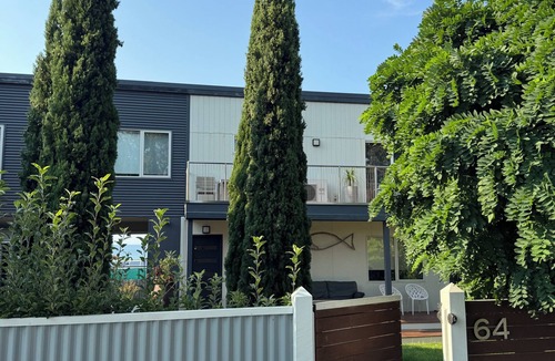 Marlo House | C Views- stunning River and Ocean Views