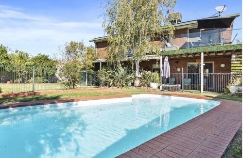 Yarrawonga House | Cade Retreat