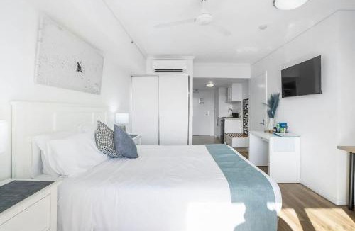 Cairns Central Business District Hotel | Cairns Central Getaway - A Sleek City Studio