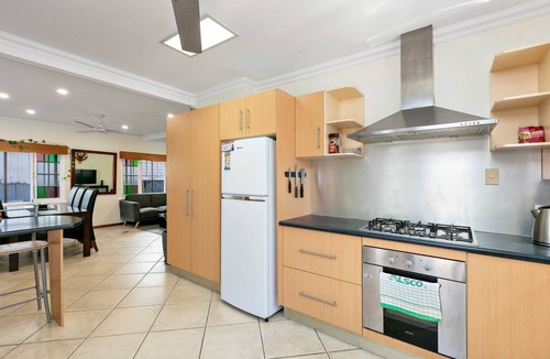 Parramatta Park House | Cairns Central Walking Distance "Ground Floor"
