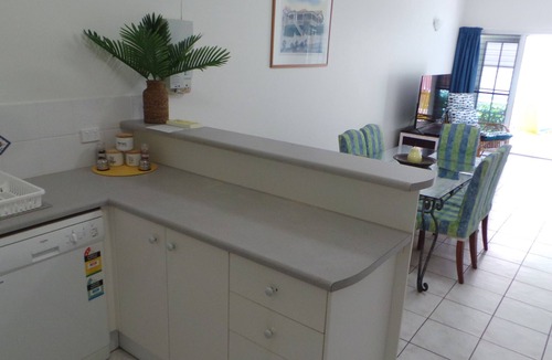 Cairns North Apartment | ❤ Cairns City - Walk to Town ❤!
