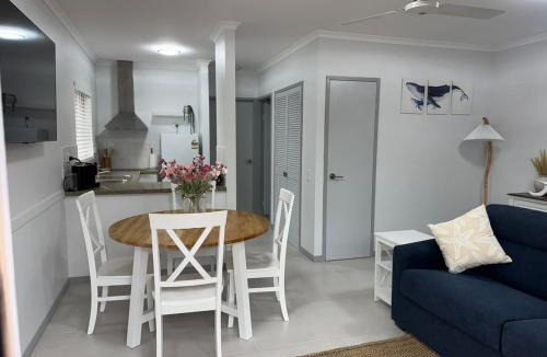 Holloways Beach Apartment | Cairns Coral Oasis - Holloways Beach