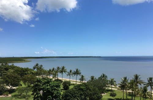 Cairns North Hotel | Cairns Harbourside Hotel