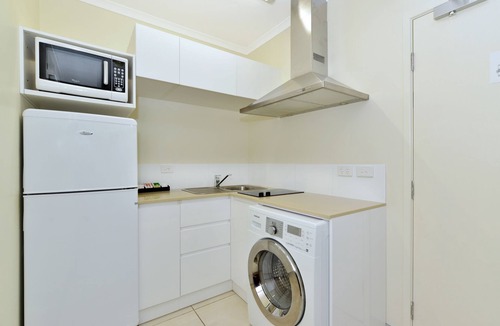 Cairns North Hotel | Cairns Queenslander Hotel & Apartments