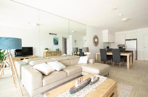 Cairns Central Business District Apartment | Cairns Waterfront Luxury at Harbourlights