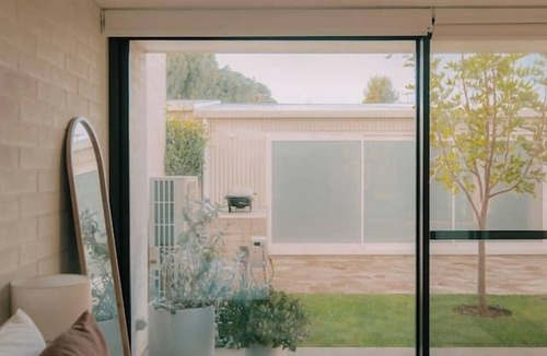 Aldinga Beach House | Cali House ~ Beachfront ~ Wood Fire ~ Sleeps 10
