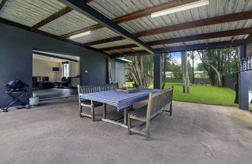 Callala Bay House | Callala Bay n Beach House - Pet Friendly with Fireplace