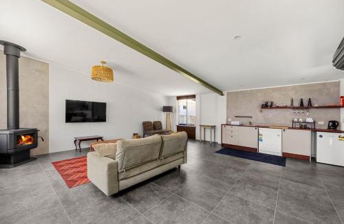 Callala Bay House | Callala Bay n Beach House - Pet Friendly with Fireplace