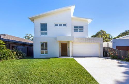 Callala Bay House | Callala Chill Jervis Bay - Short Walk to Creek