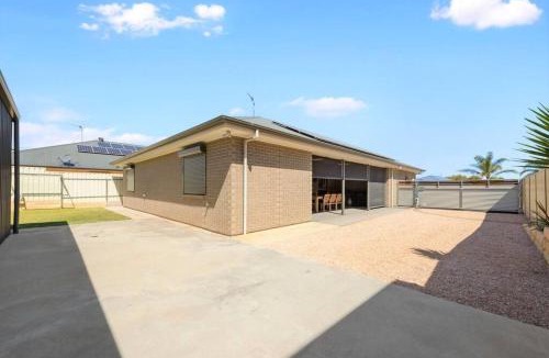 Moonta Bay House | Calm Waters