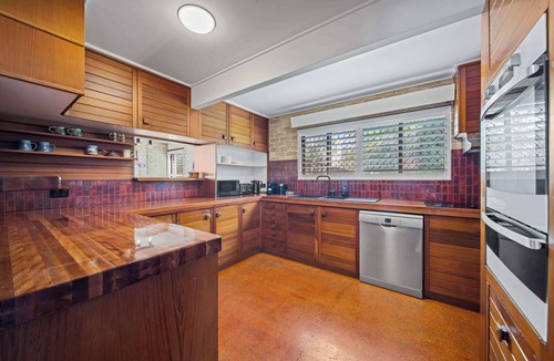 Shelly Beach House | Caloundra Retro Beach House in Front of Ocean