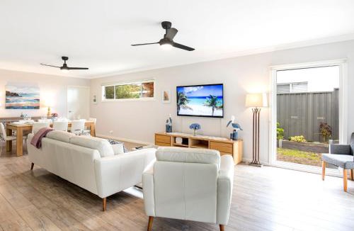Callala Beach House | Calypso - 4 Mins Walk to Beach - Community Pool