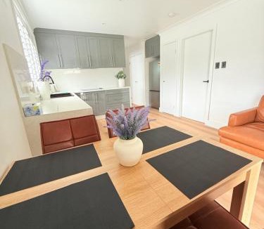 Ellis Lane House | Camden riverside farmstay and garden