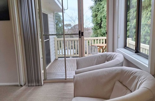 Blackheath Cottage | Camellia Cottage - your peaceful mountain getaway!