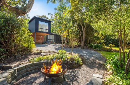 Mount Macedon House | Camellia Grove Retreat