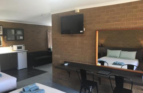 Narrandera Hotel | Camellia Motel