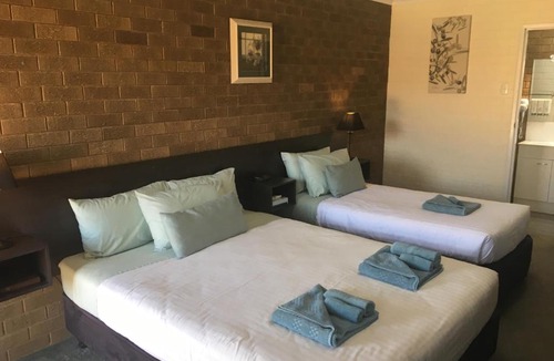 Narrandera Hotel | Camellia Motel
