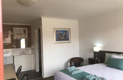 Narrandera Hotel | Camellia Motel