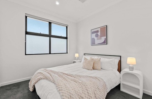 Campbelltown House | Campbelltown modern home Family Stay