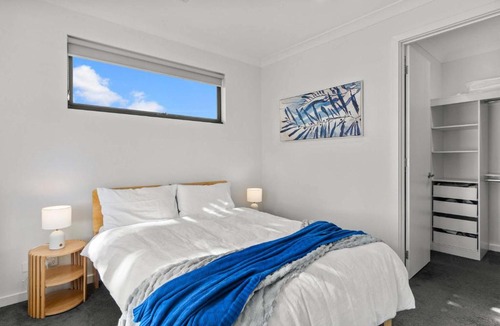 Campbelltown House | Campbelltown modern home Family Stay