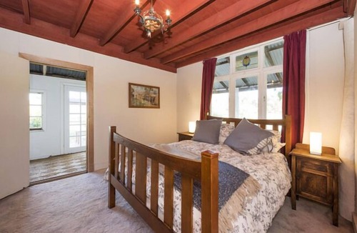 Camboon House | Camphill Cottage - rustic charm and comfort