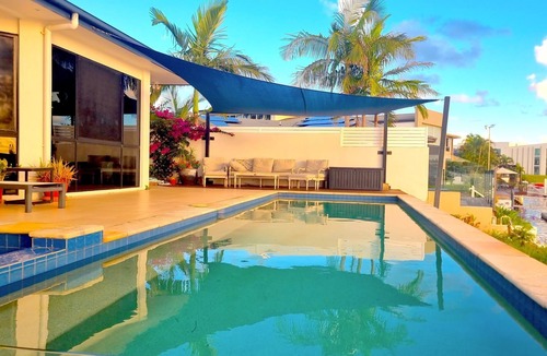 Parrearra House | Canal front 4 bedroom home