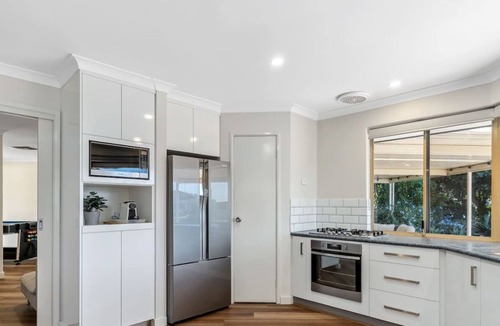 South Yunderup Apartment | Canal-Side Retreat with Private Jetty and Kayaks