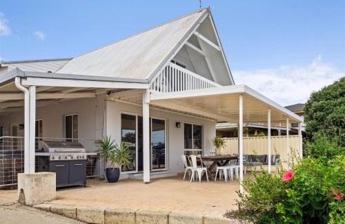 South Yunderup House | Canal viewPrivate JettyFamily-Pet Friendly