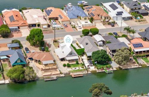 South Yunderup House | Canal viewPrivate JettyFamily-Pet Friendly