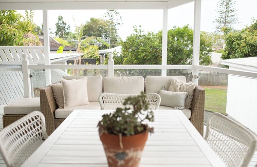 Bald Hills House | Canberra - 3 Bedroom Family Queenslander with BBQ, Firepit and Sauna