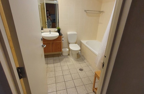 City East Apartment | Canberra city unit with pool, gym