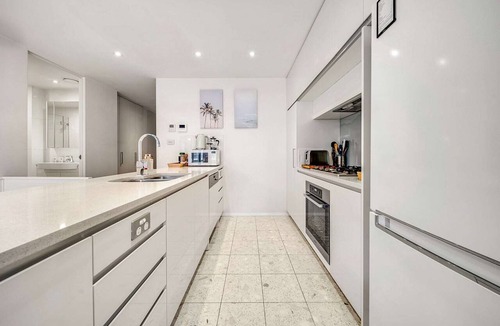 Kingston Apartment | Canberra Lakefront 2-Bed with Pool,