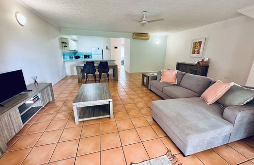 Cannonvale Apartment | Cannonvale Ground Floor Apartment - 2 bed - Sleeps 4 - Swimming Pool