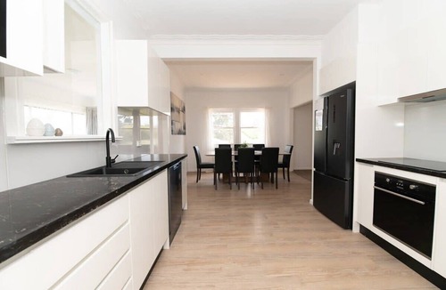 Canobolas House | Canobolas Cottage. Orchard Views. Orange.