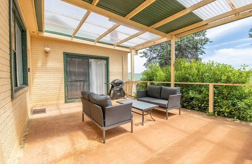 Canobolas House | Canobolas Cottage. Orchard Views. Orange.