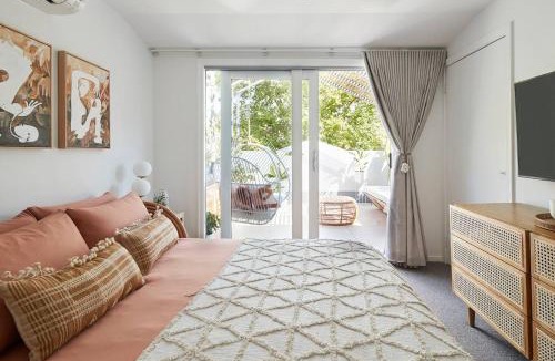 North Melbourne House | Canopy Terrace - Retreat to Voguish Urban Charm