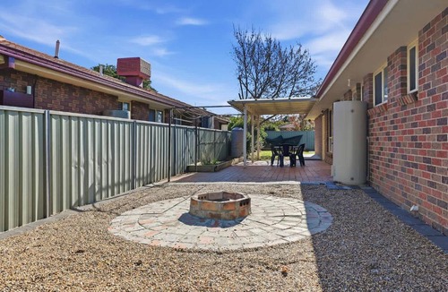 Dubbo House | Canterbury House - Firepit Retreat Near Mall