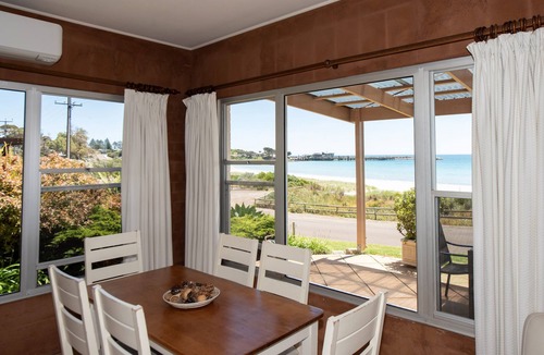 Penneshaw Cottage | Cape View Cottage - beachside