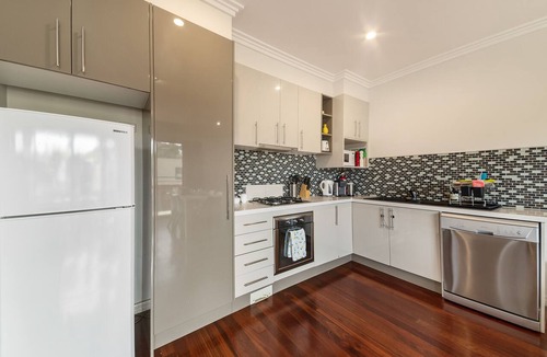 Capel Sound Apartment | CAPEL BREEZE DIRECTLY ACROSS FROM THE BEACH REDUCED WINTER RATES - BOOK NOW