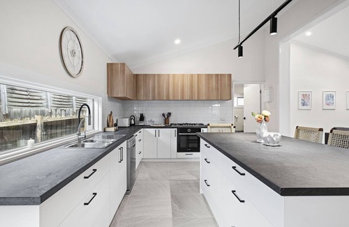 Capel Sound House | Capel's Airy Retreat