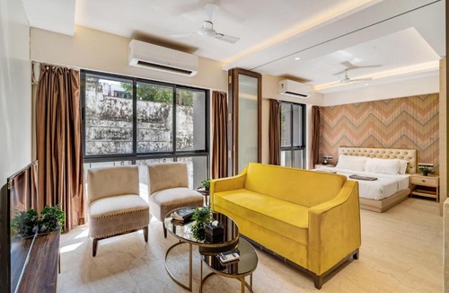 Kurla Apartment | Capri Modern Studio in Secure BKC Complex w Wi-Fi