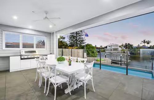 Surfers Paradise House | Capri Waterfront Resort-Style 5BR & Pool