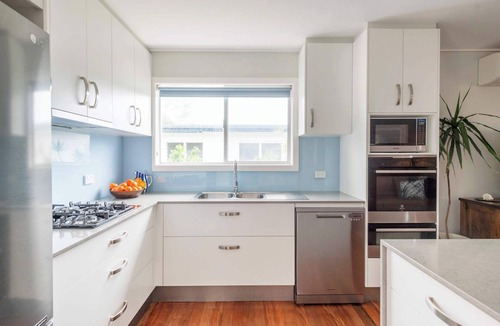 Yamba House | Captain's Haven - Oceanstays - Hot Tub & Pet Friendly