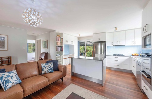 Yamba House | Captain's Haven - Oceanstays - Hot Tub & Pet Friendly