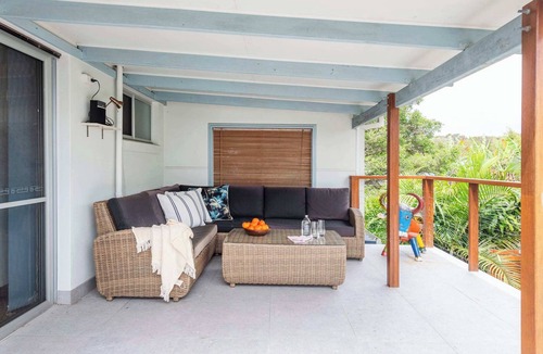 Yamba House | Captain's Haven - Oceanstays - Hot Tub & Pet Friendly