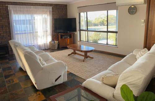 Para Wurlie House | Captain's Quarters