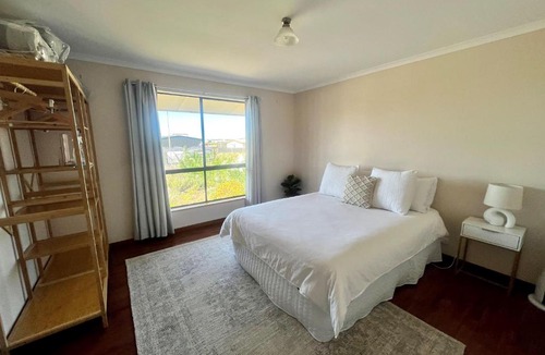 Para Wurlie House | Captain's Quarters