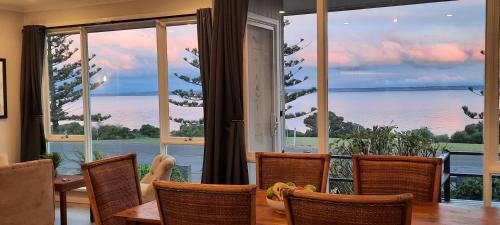 Kingscote House | Captains on the Seafront - Wood Fire with Breathtaking sea views