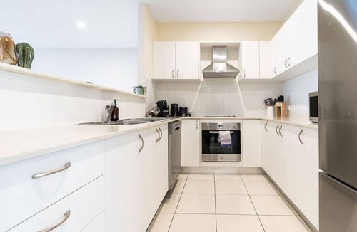 Lyneham Apartment | Captivating 3BR/2BA APT close to Dickson Shopping!